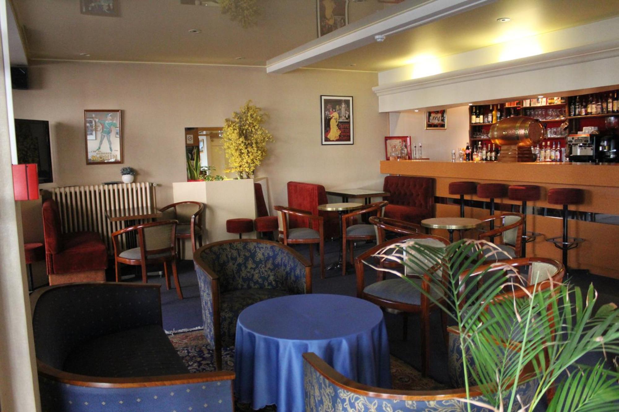 Le France Hotel Loudeac Luaran gambar